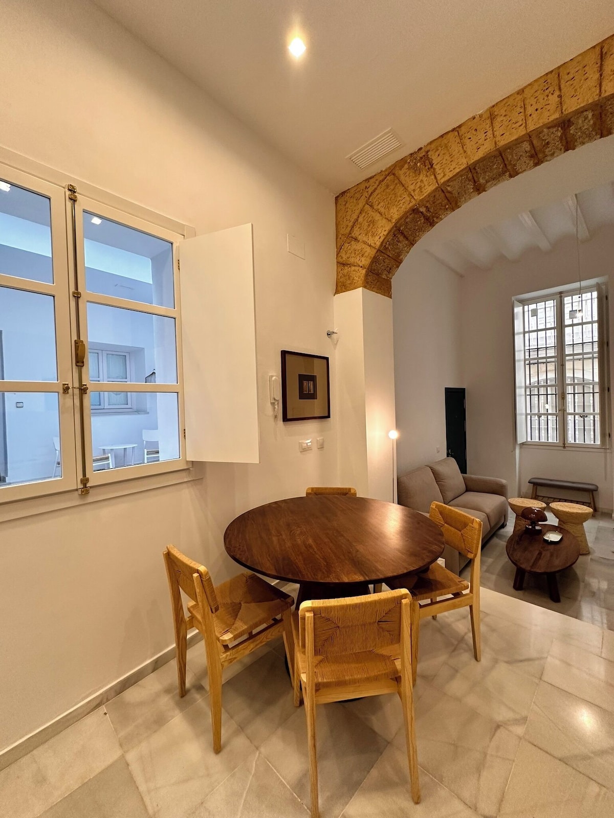 El 2 de Flamenco, Bajo A Apartamento 2