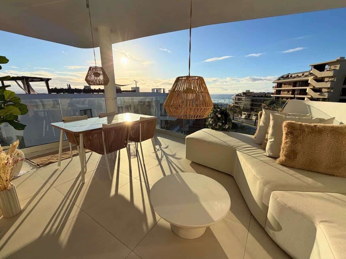 Nini's Suite, Sea Views, Terrace & Pool 2